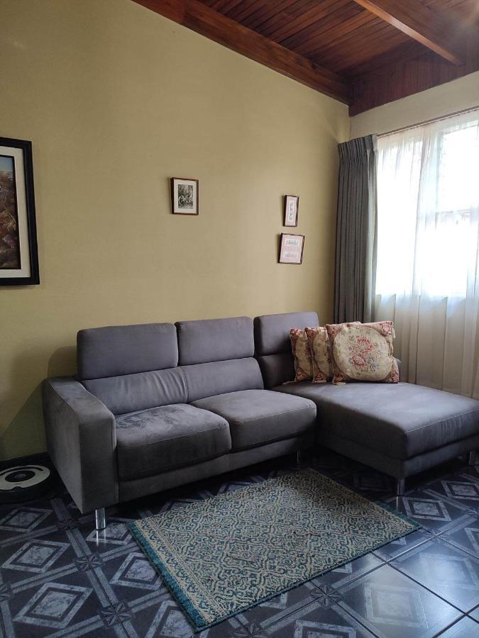 The Cozy Cactus House B&B Cartago Centro English Spoken Екстериор снимка